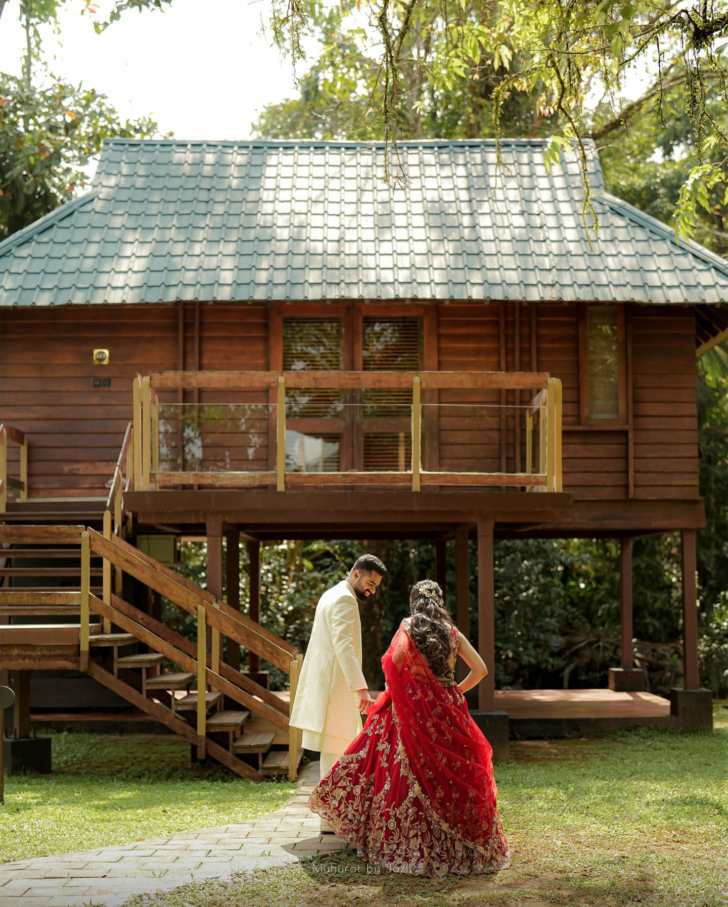 A wedding moment captured by Muhrat by Jazil